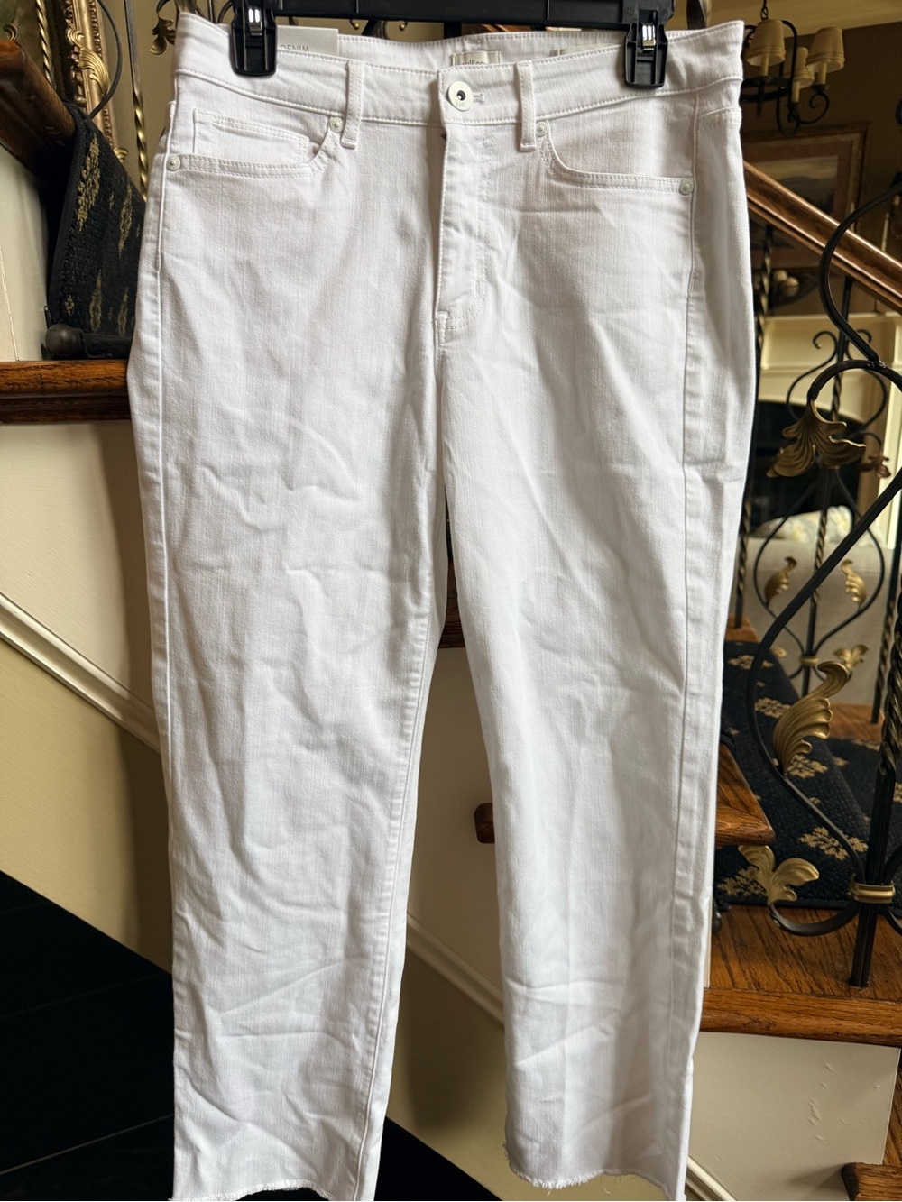 Jjill NWT Denim straight leg Ankle White Frayed Hem.Size 6 front /back pockets.